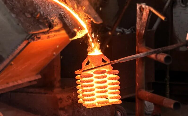 stainless steel investment casting step 4 pouring metal